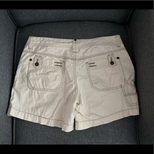 Size 5 union bay shorts in gray condition and super cute!
